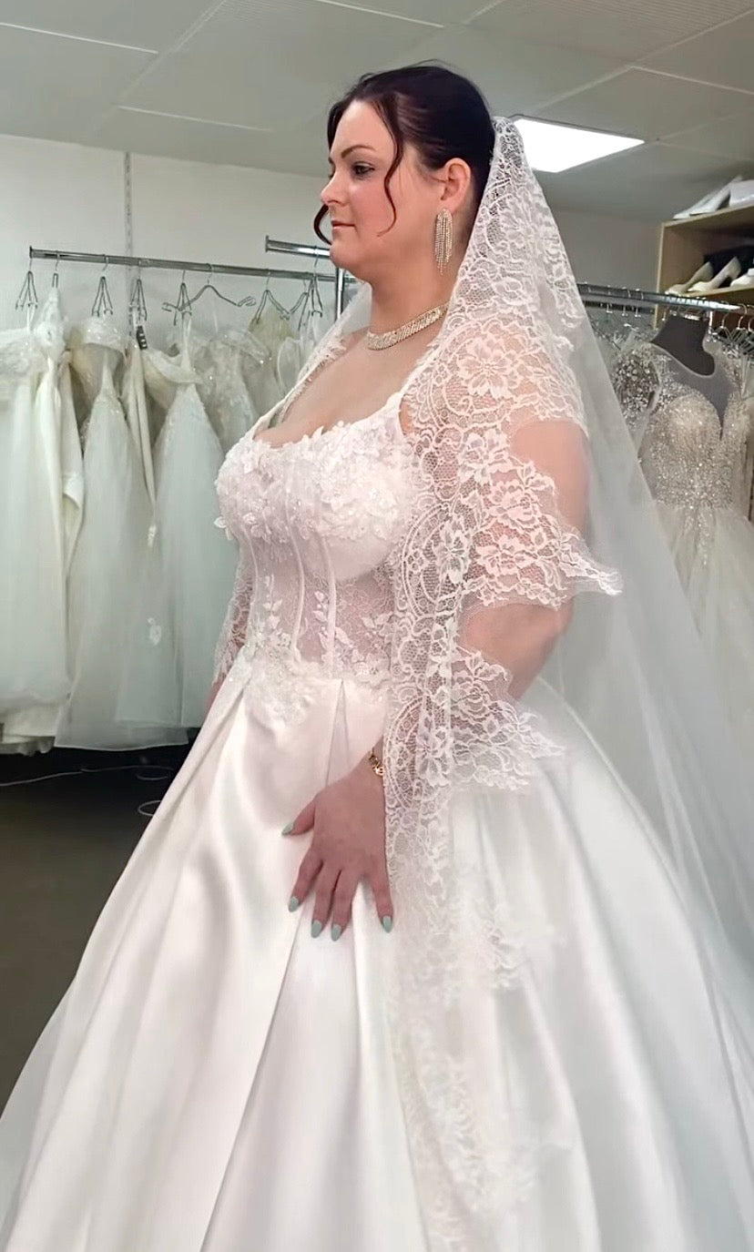 Robe de mariée satin & dentelle