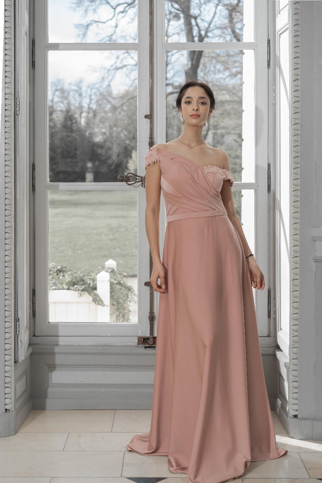 Robe longue en satin
